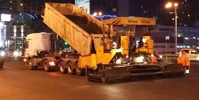 На замовлення комунальної корпорації «Київавтодор» тривають роботи з капітального ремонту площі Перемоги