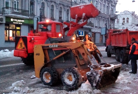 Комунальні підприємства корпорації «Київавтодор» продовжують виконувати роботи із зимового утримання вулично-дорожньої мережі столиці