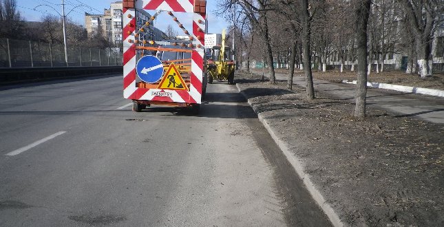 Комунальне підприємство ШЕУ Солом'янського району комунальної корпорації "Київавтодор" за сприятливих погодних умов продовжує виконувати роботи з ручного та механізованого прибирання своєї вулично-шляхової мережі
