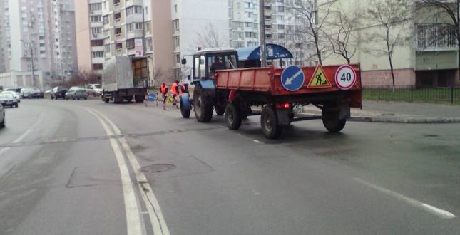 КП ШЕУ Дарницького району продовжує роботи з поточного ремонту вулично-шляхової мережі. Так, 1 квітня був проведений ремонт по вулиці