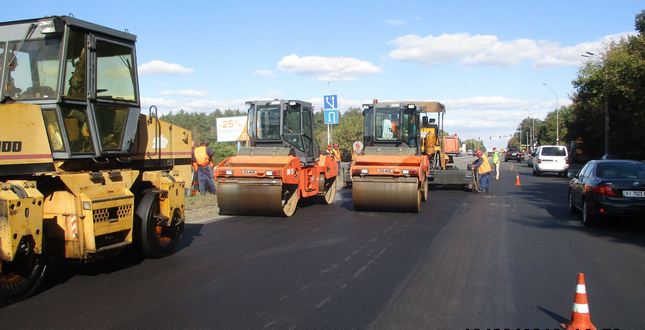 Дорожники вже закінчили роботи з відновлення дорожнього покриття на 37-ми з 50-ти запланованих на 2016 рік об’єктах середнього ремонту вулично-дорожньої мережі