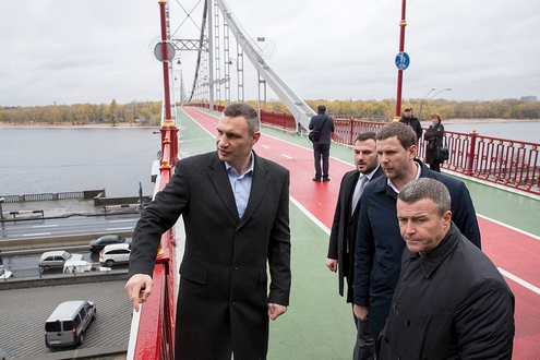 Віталій Кличко: "Ми робимо все, щоб втілити амбітні плани на цей рік з ремонту доріг"