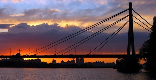 Днями, 3 грудня, виповнилося 41 рік з дня введення в експлуатацію Московського мосту (Фукса)