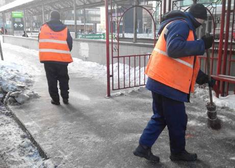 Сьогодні в Києві чергують 253 одиниці снігоприбиральної техніки та 59 бригад з ручного прибирання підприємств комунальної корпорації «Київавтодор»