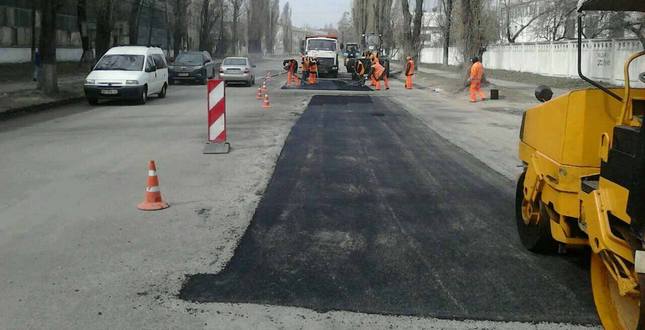 На цьому тижні підприємства комунальної корпорації «Київавтодор» в рамках робіт з поточного ремонту вже відновили близько 6000 кв. м дорожнього покриття