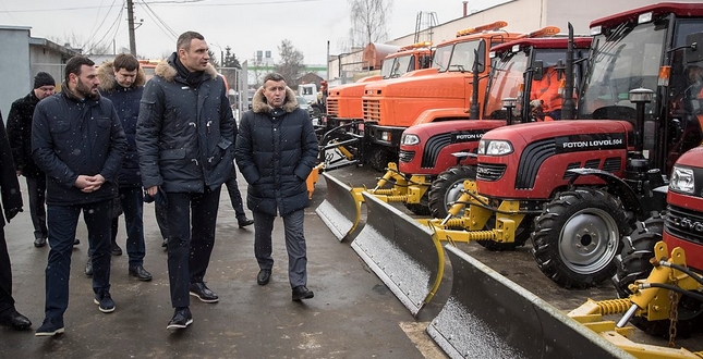 Віталій Кличко: "Ми продовжуємо закуповувати сучасну снігоприбиральну техніку, щоб оперативно прибирати місто взимку"