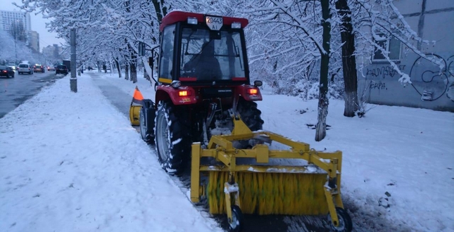 «Київавтодор» продовжує роботи з прибирання столиці від снігу
