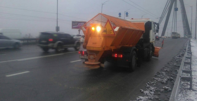 У Києві зранку знову ішов дрібний сніг