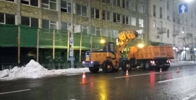 Упродовж 2-3 грудня підприємства комунальної корпорації «Київавтодор» вивезли зі столичних вулиць та доріг 5631 т снігу