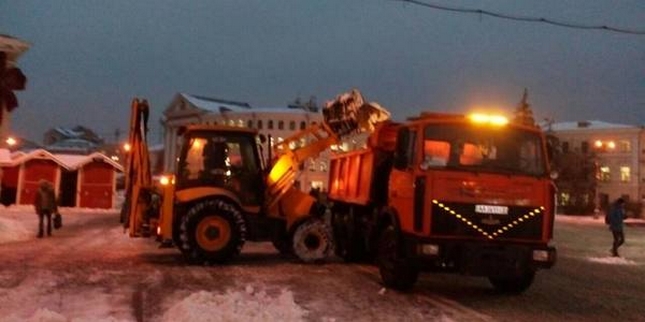 Вечірній Київ: Понад 5 тисяч тонн снігу вивезли зі столиці