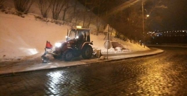 Уночі на Старий Новий рік у Києві знову сніжило