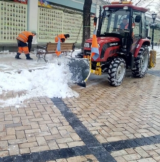 З вулиць міста продовжують прибирати сніг – удень 24 січня у місті працюють 347 одиниць спецтехніки та 71 бригада з ручного прибирання підприємств "Київавтодору"