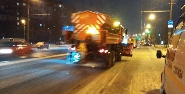 TheWorldNews.net: Сніг у Києві вивів на вулиці майже 400 одиниць техніки