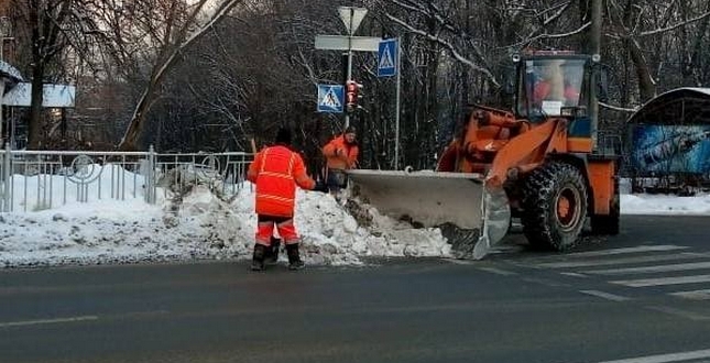 Сніжна погода не покидає Київ