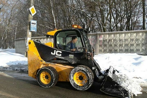 ГЛАВКОМ: "З початку зими з вулиць Києва вивезено майже 33 тисячі т снігу"