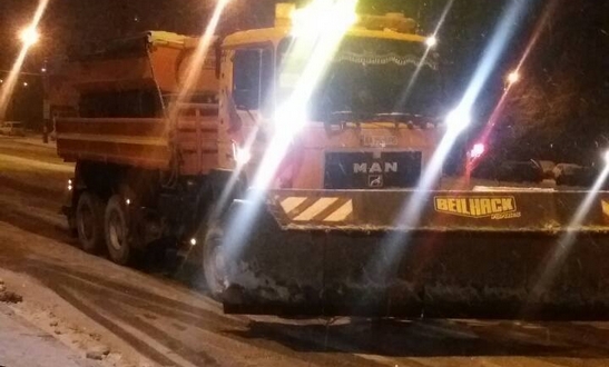 Невеликий сніг уночі 9 січня і оперативна реакція підприємств «Київавтодору» - обробка протиожеледними матеріалами вулично-дорожньої мережі для недопущення ожеледиці на столичних дорогах