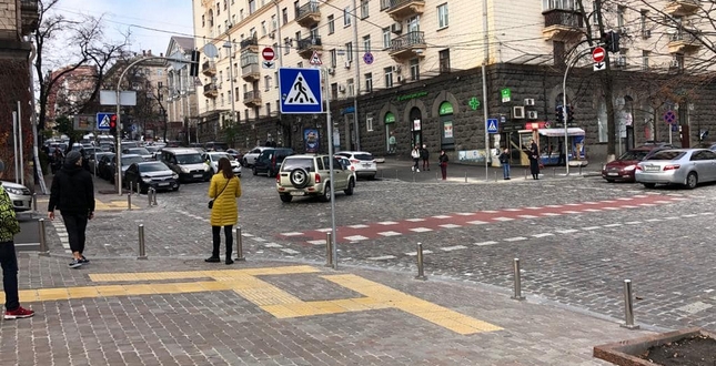 Пішохідні переходи у столиці обладнали додатковими засобами безпеки – Олександр Густєлєв