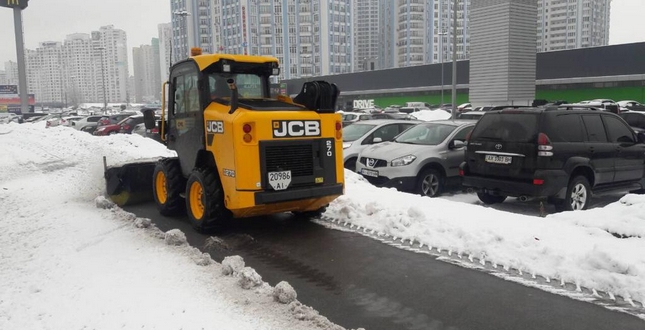 Підприємства комунальної корпорації «Київавтодор» продовжують очищення вулично-дорожньої мережі столиці від снігу