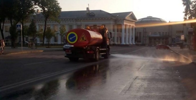 Інформаційне агентство"Великий Київ": В усиленном режиме осуществляется полив дорог города