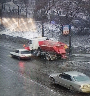 У Києві сніжить - техніка виїхала на вихідні позиції у місто