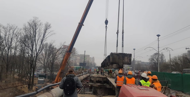 На Борщагівському шляхопроводі триває капітальний ремонт