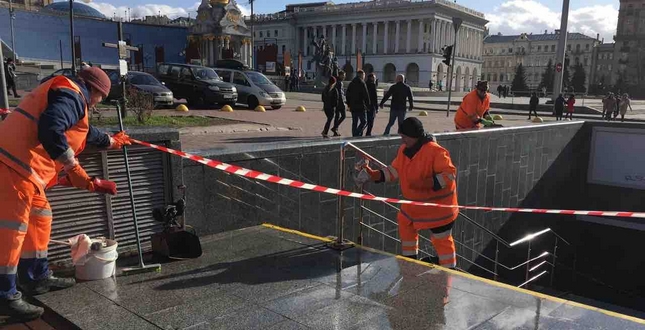 UA.NEWS: Коммунальщики Киева начали спецобработку подземных переходов и улиц