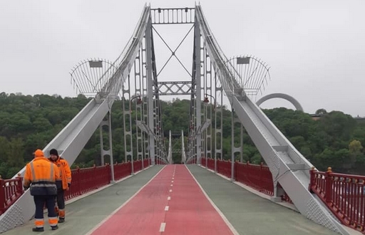 Роботи на парково-пішохідному мосту на Труханів острів завершено