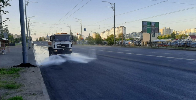 Олександр Павловський: у столиці під час спеки інтенсивніше миють й прибирають дороги й тротуари