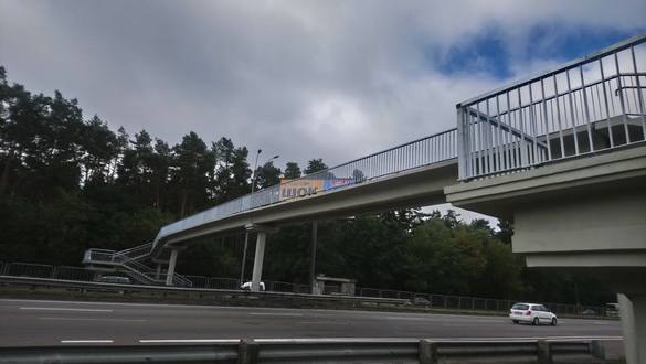 Тривають ремонти пішохідних мостів через Броварський проспект
