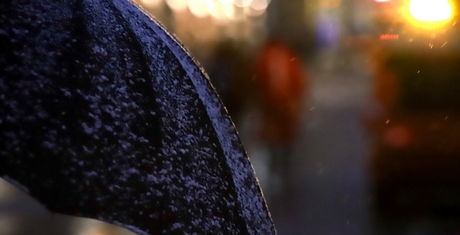8 січня вночі у Києві очікується налипання мокрого снігу, ожеледь, на дорогах ожеледиця