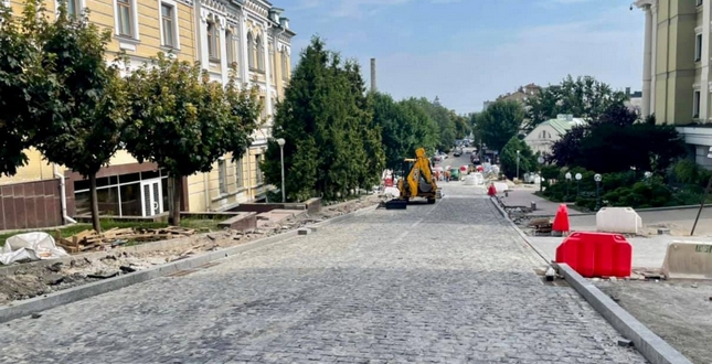 Реконструкція вулиці Андріївської: на частині вулиці влаштовано нове покриття