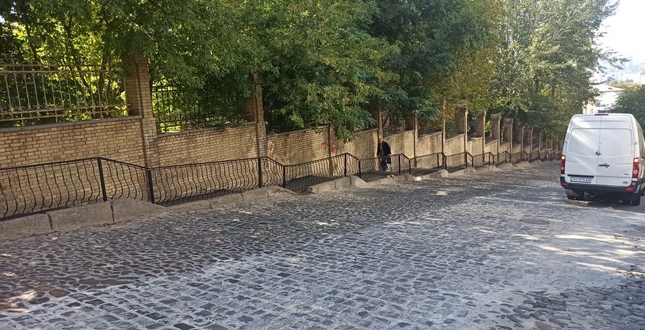 Ремонт вулиць із бруківками: на Шовковичній оновлено більше 400 кв. м покриття