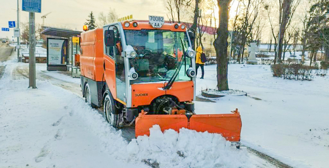 Прибирання снігу в столиці: дорожники завершують роботи на автошляхах місцевого значення