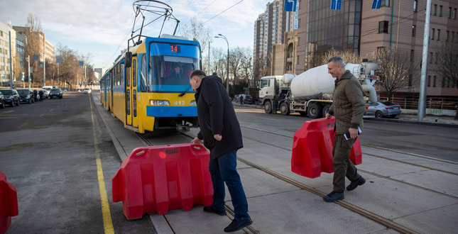 Мер Києва Віталій Кличко відкрив рух Дегтярівським шляхопроводом – для проїзду автотранспорту та трамваю оновленими коліями