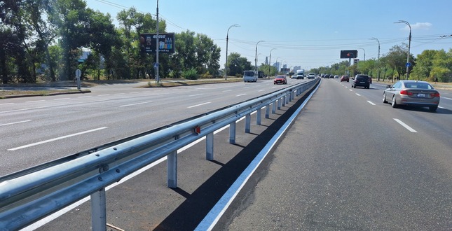 Цього року у столиці замінили майже 2,5 км дорожніх огороджень